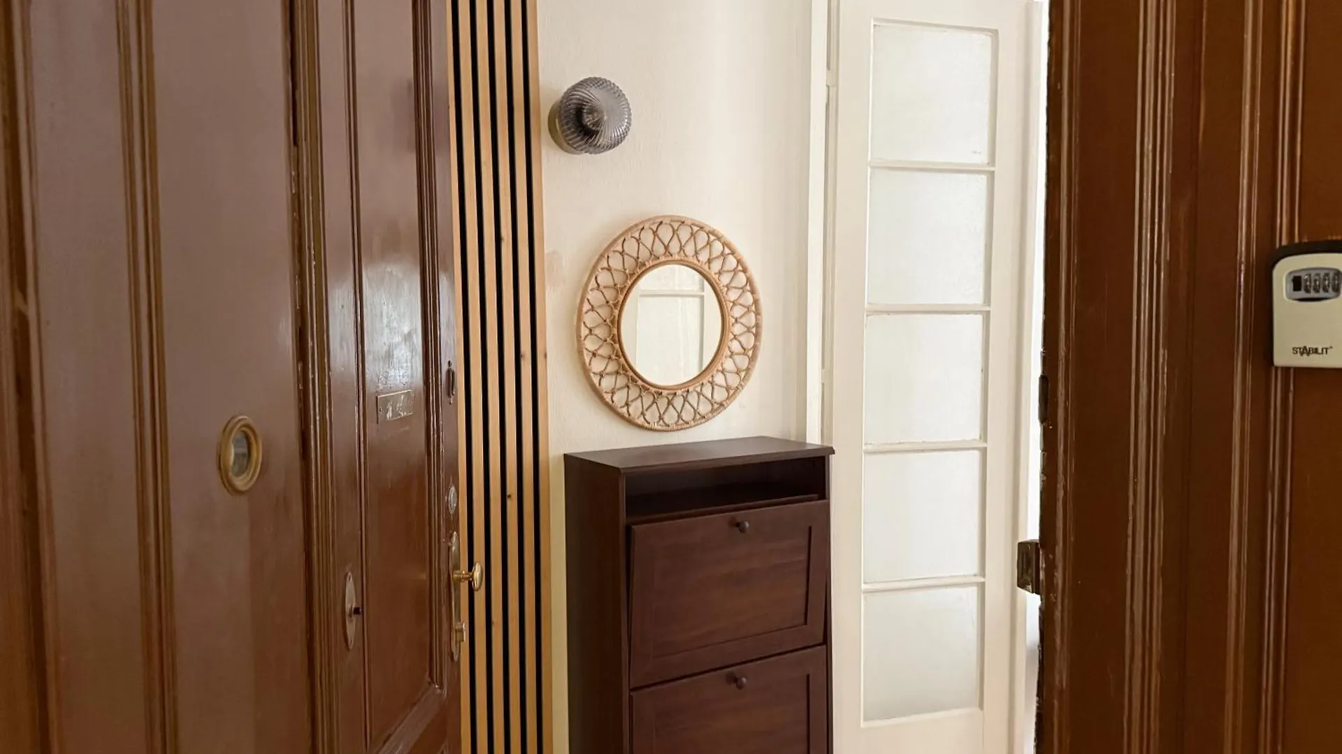 Spacious Stylish Apartment With Free Parking