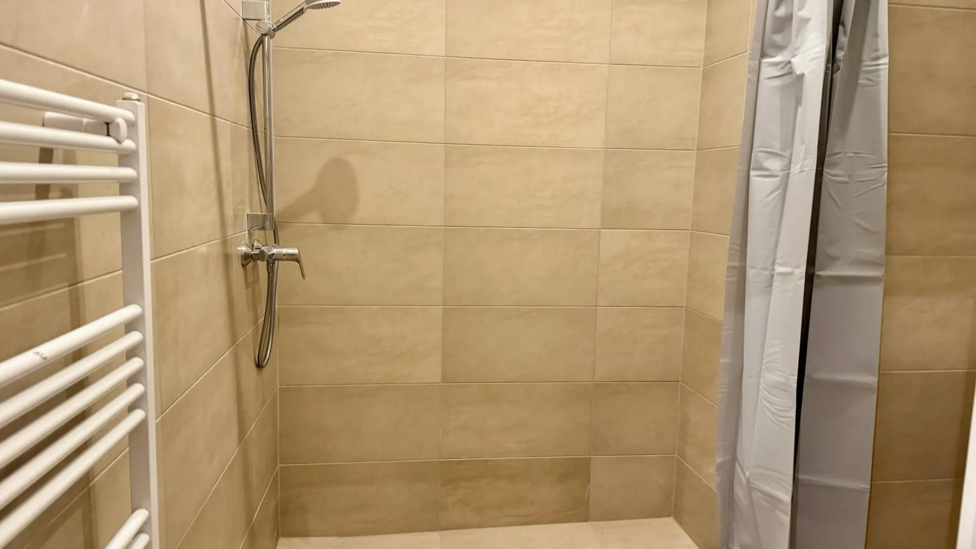 Spacious Stylish Apartment With Free Parking Vienna