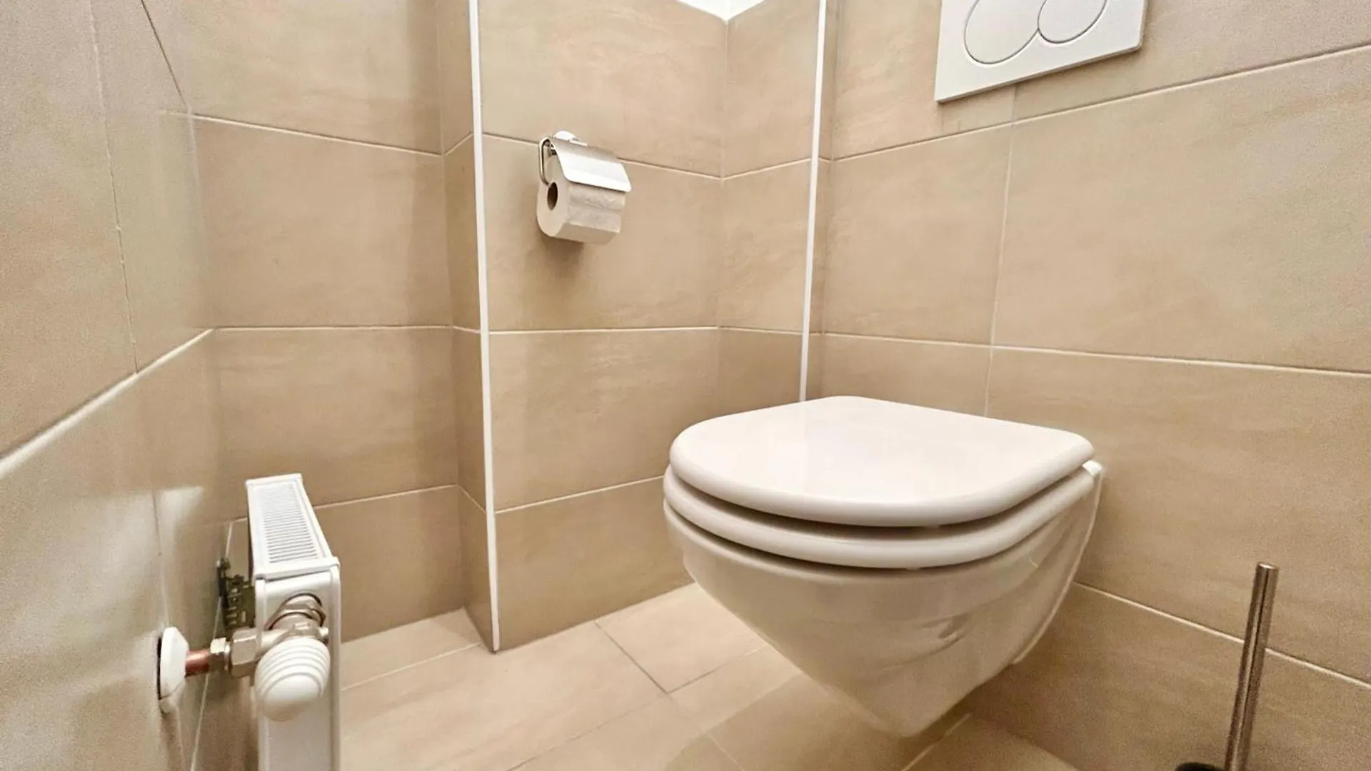 Spacious Stylish Apartment With Free Parking
