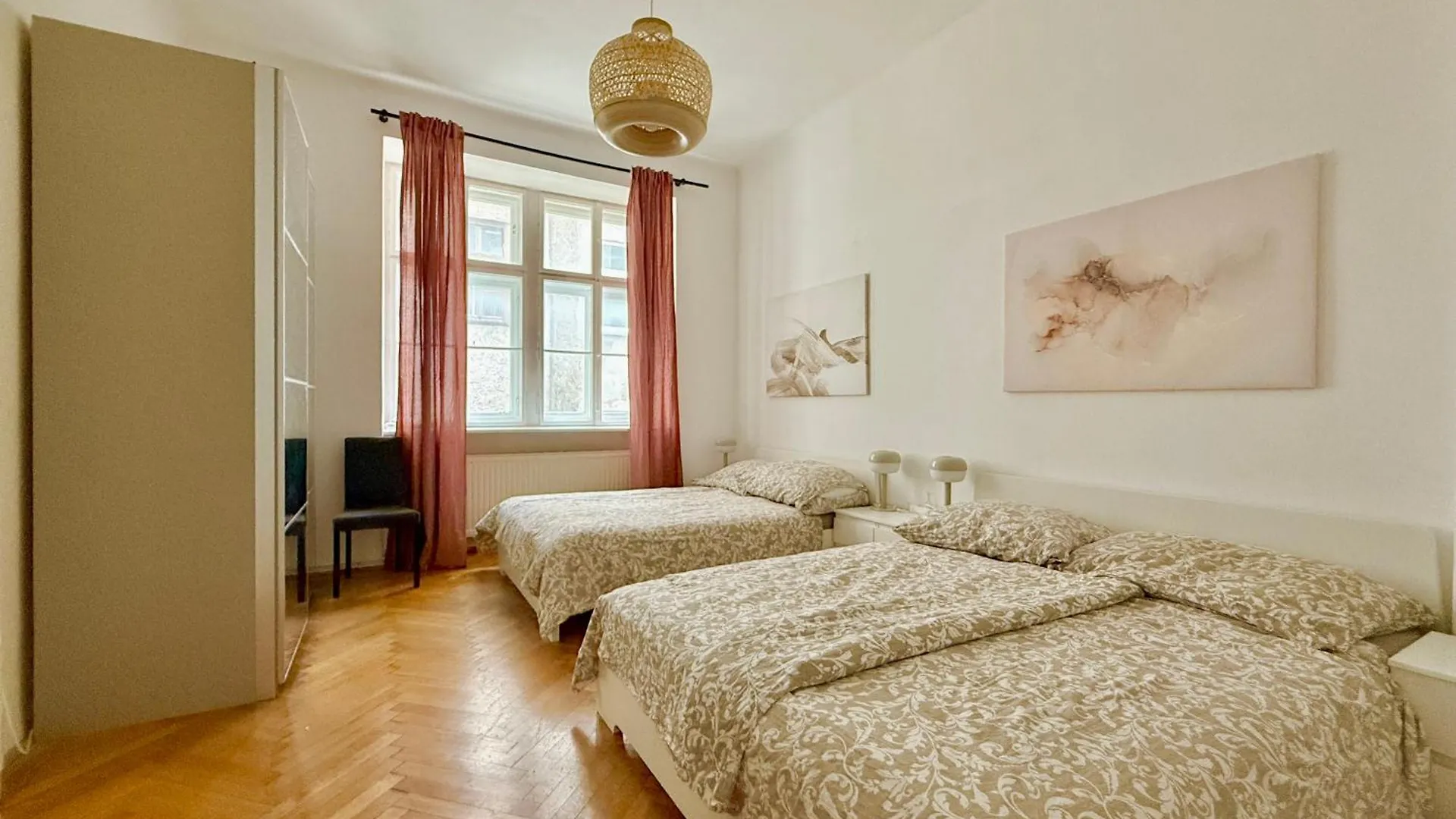 Spacious Stylish Apartment With Free Parking  Vienne